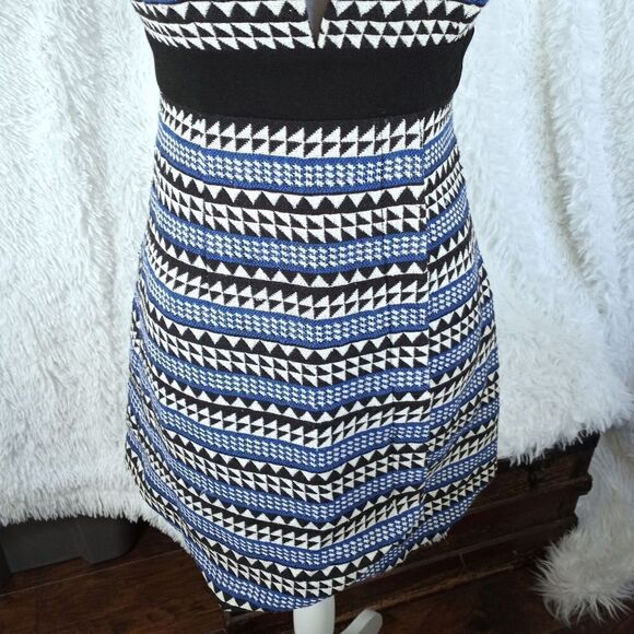 BCBGENERATIONS BLUE & BLACK STRIPED JACQUARD DRESS SZ.8 EUC - Picture 5 of 10